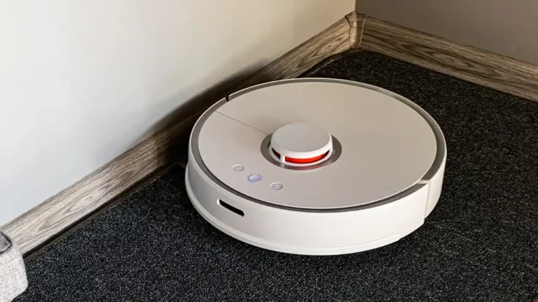 Best Robot Vacuum for Dark Floors in 2026 (Tested and Reviewed)