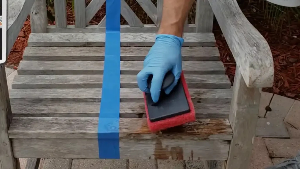 Clean Mold Off a Teak Bench